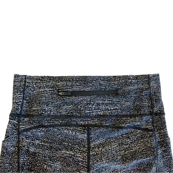 Lululemon Pace Perfect Crop 17” Size 8 - Picture 10 of 11